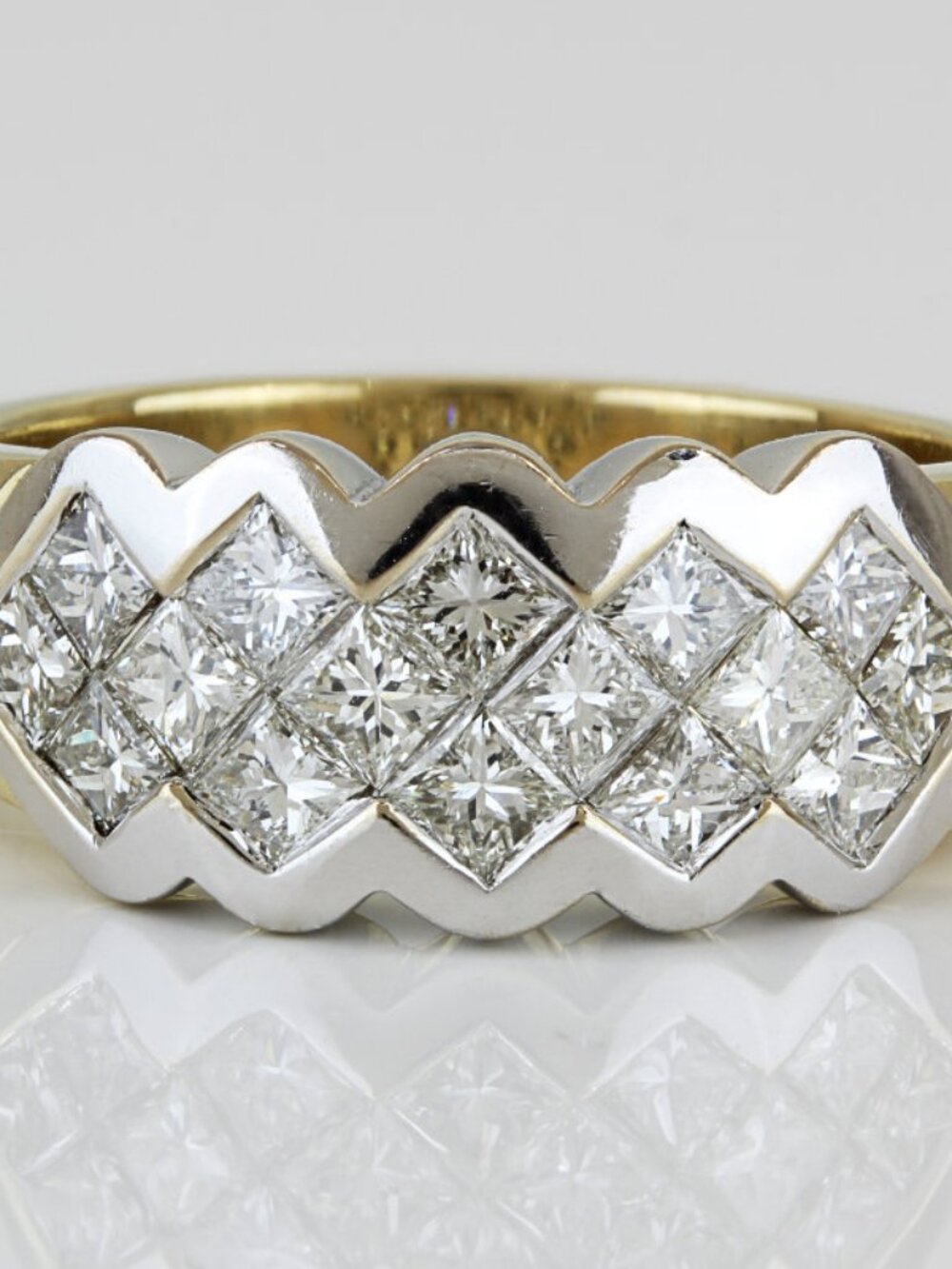18 Karat Two-Tone Gold Princess Diamond Geometric Zig Zag Band Ring